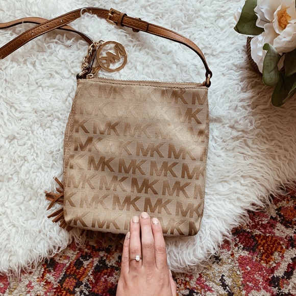 Michael Kors crossbody purse - Picture 3 of 7